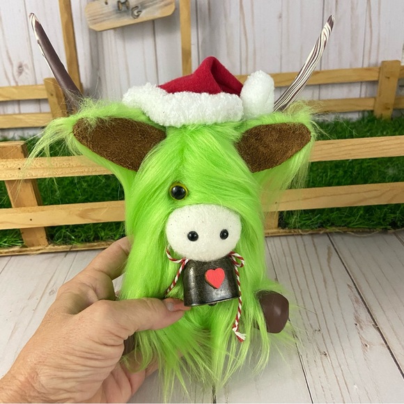 ๐ซSOLD๐ซGrinch Highland Cow Gnome Handmade Festive Christmas Holiday Decor Red - Picture 11 of 11